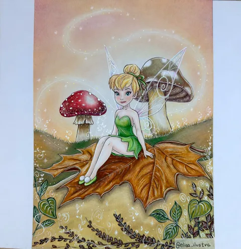 Ilustración de Campanilla sentada sobre una hoja de otoño, entre setas y destellos de polvo de hada.